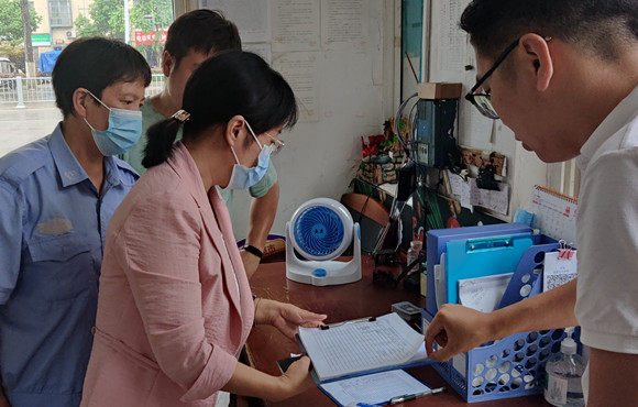 公司組織開展疫情防控安全檢查，全力筑牢戰(zhàn)“疫”防線