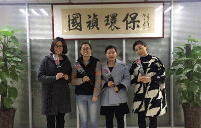 春臨江淮三月天，姹紫嫣紅映紅顏